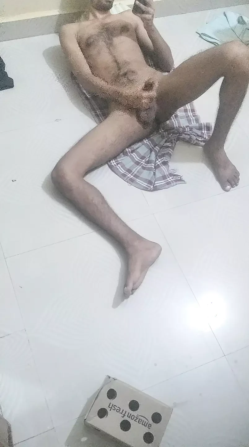 Odia - cara solteiro se masturbando no quarto de pg