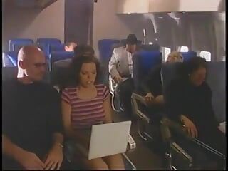 Los pasajeros del avión se vuelven locos al sexo cuando golpea la turbulencia