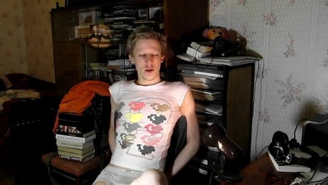 TWINK IS ALWAYS HUNGRY FOR RAW COCK