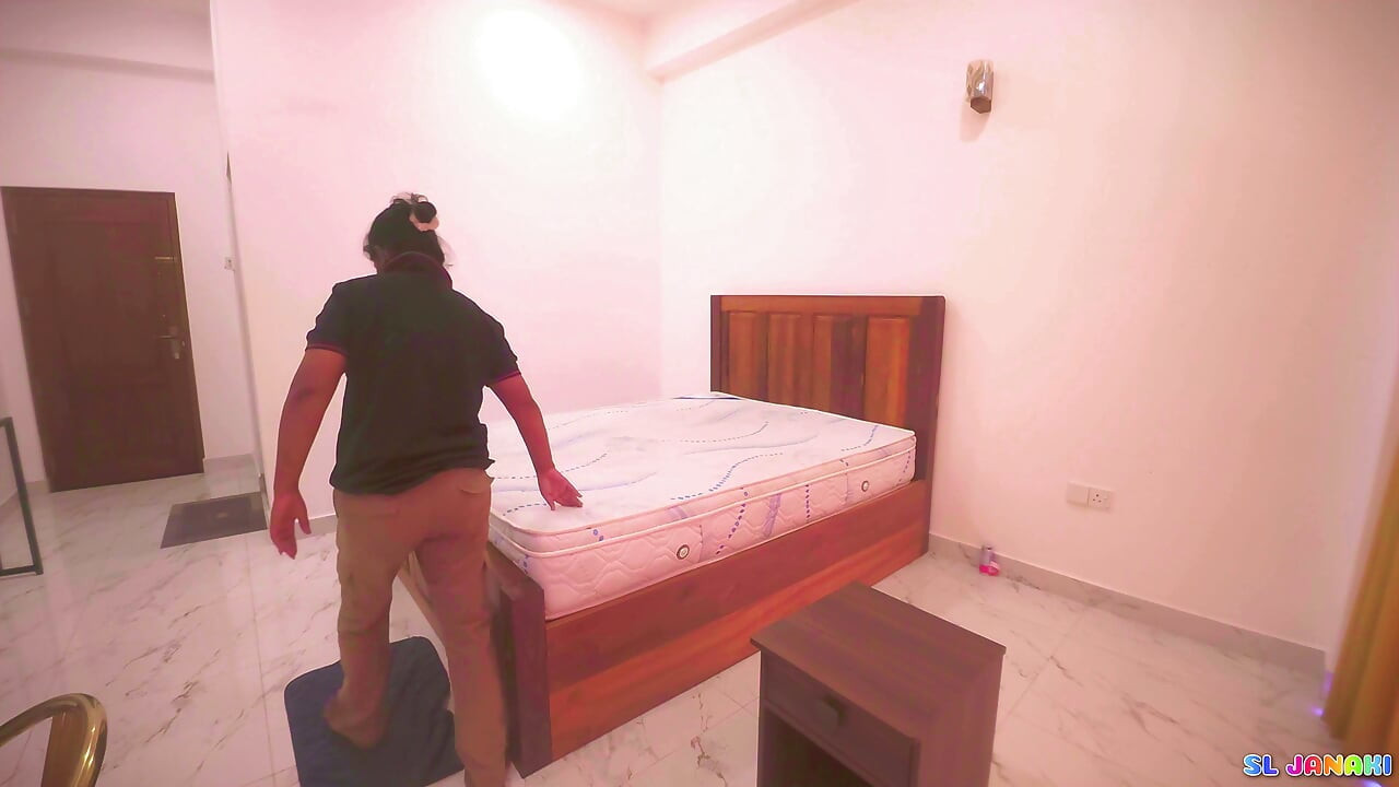 Rest House Supervisor Sex with Cleaning Staff Girl