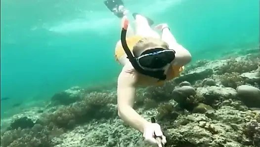 Snorkel Slut: Tight Bikini, Dive Mask & Underwater Fin Tease