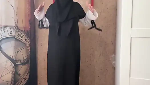 Влажные трусики египетской жены во время йоги