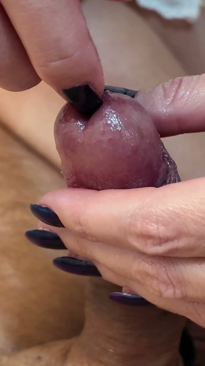 Gentle sunday dominating handjob | Clip 1