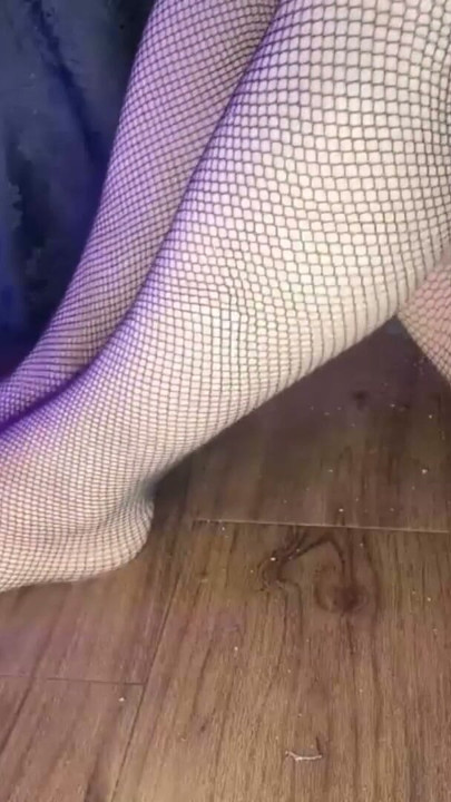 Gothic trans woman jerks off and pisses at the same time | Clip 1