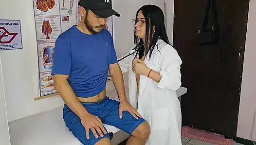 Brasilianische Krankenschwester Von Erektion Des Patienten Überrascht
