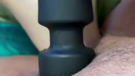 Cowok ini masukin kakinya ke dalam memekku supaya aku ngentot kayak pelacur jalang