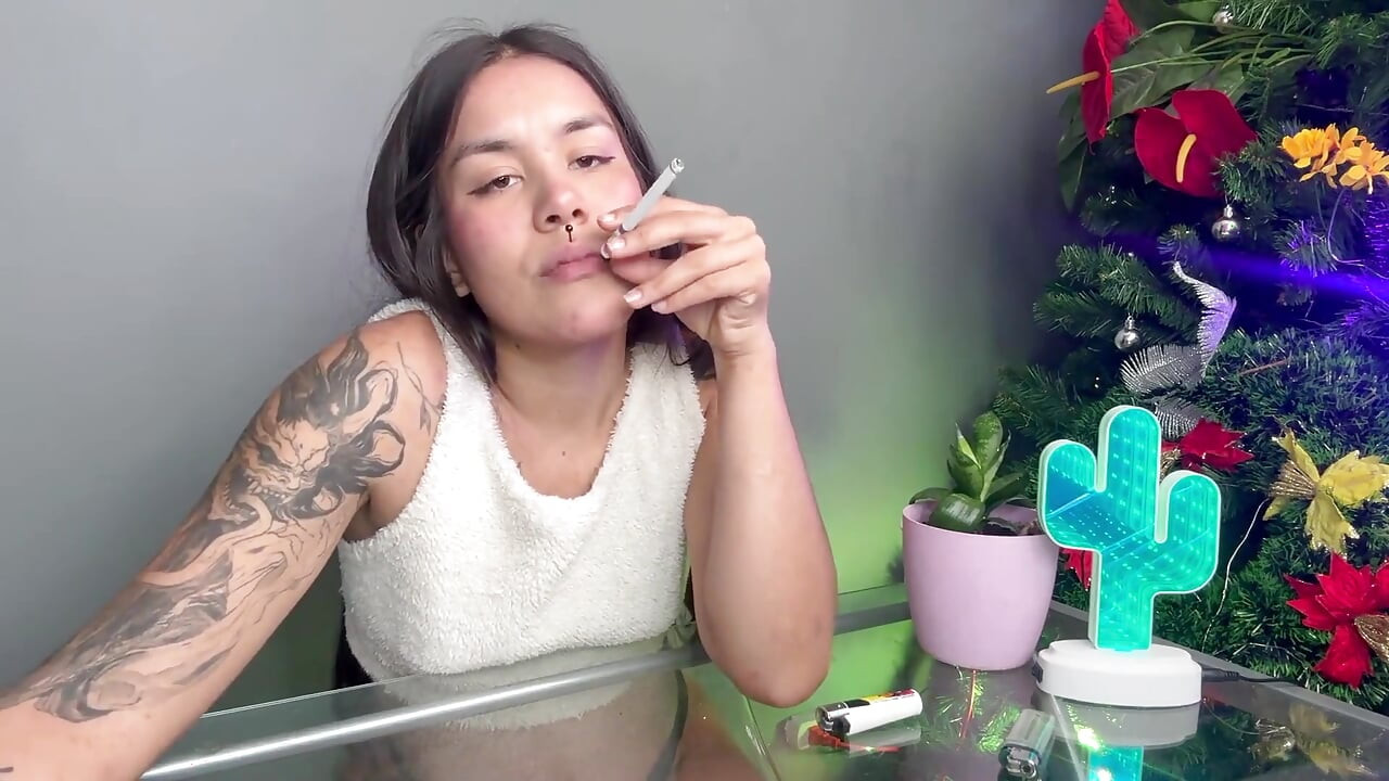 Rebel Girl Offers Yo Her Cigarrette