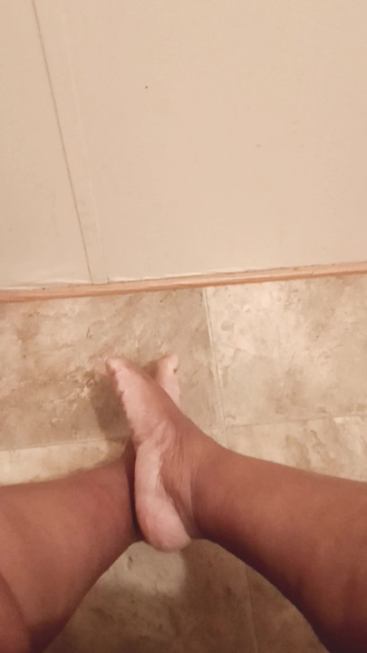 Beautiful brown legs and beautiful brown feet!!!