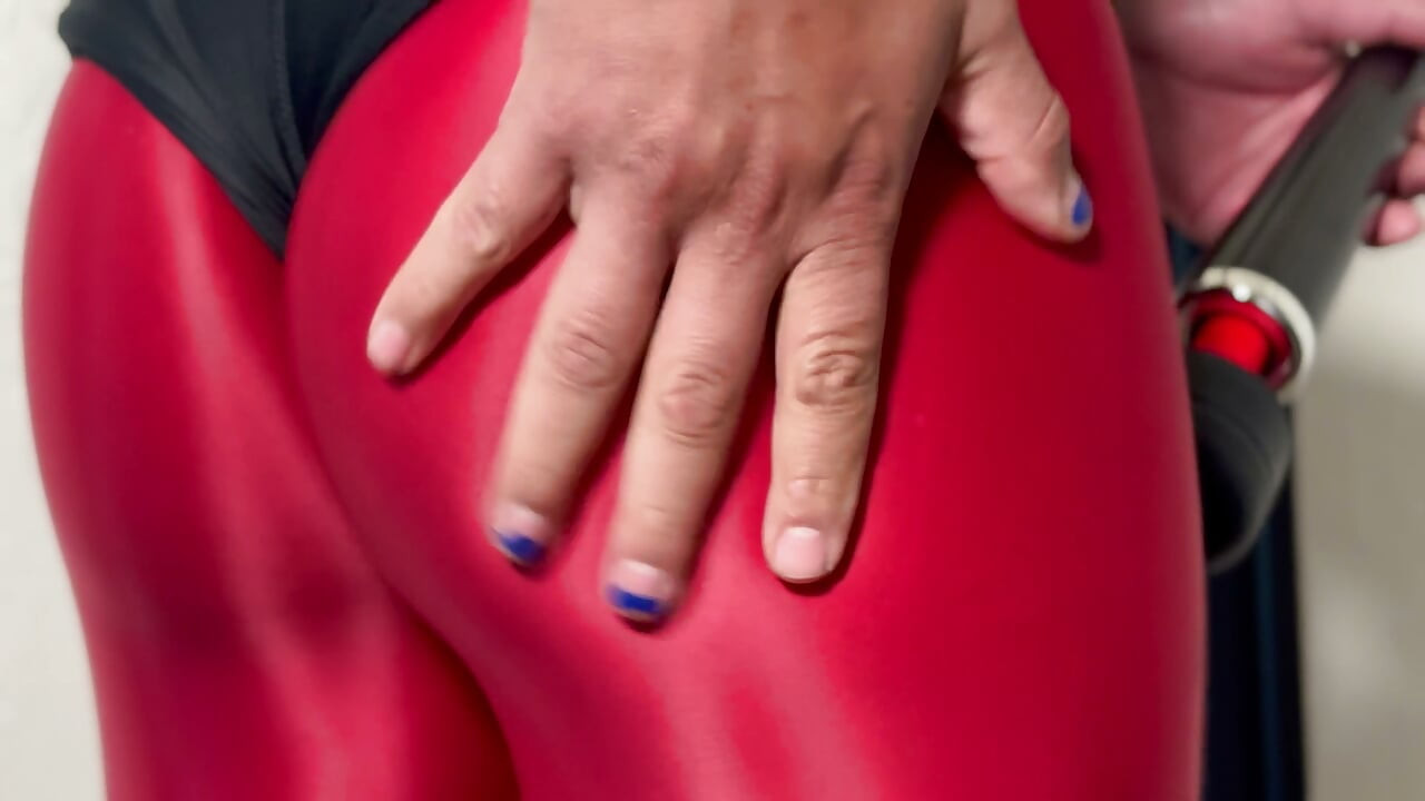 Joacă cu vibratorul în spandex