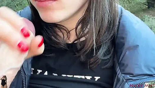 Ukraynalı kızla açık havada sakso için tanışıyorum