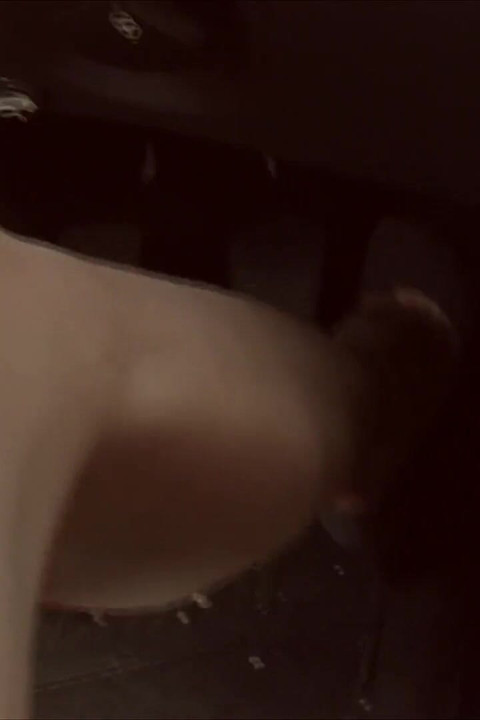 내 바레피에 회색 펌프를 입은 쿨 리빙