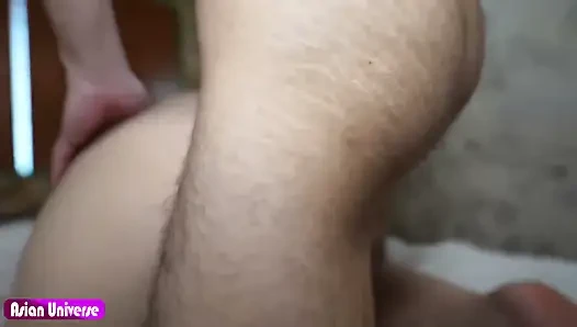 İri göğüslü bakış açısı çıldırıyor, kameraman 3p için orta çekime katılıyor ve birden fazla dölleme orgazm finali