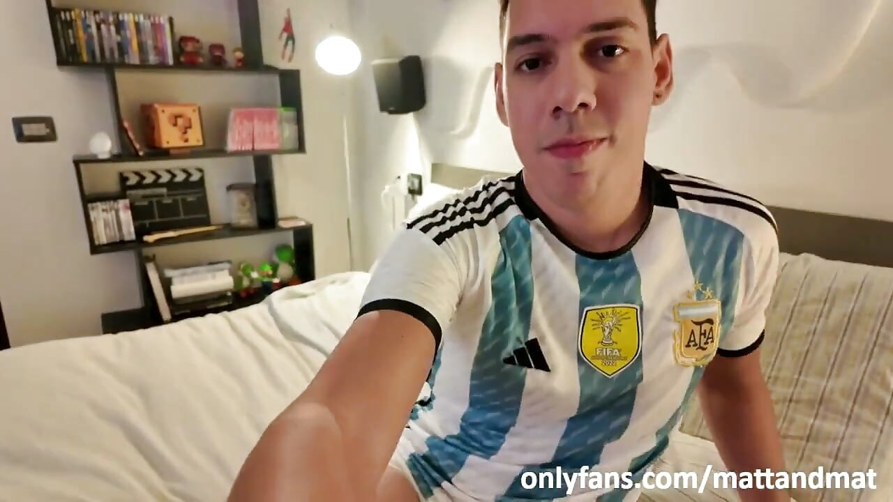I Lie Down in Bed and Jerk off