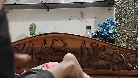Gerçek ev yapımı desi evli kadın geceleri sikişiyor