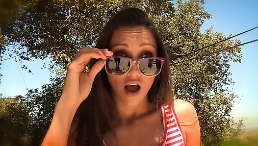 Lesbian summer vibes - muffs berenang