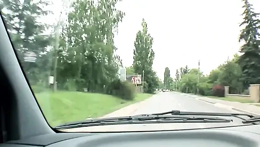 Seks threesome hot bareng cewek nakal kulit kecokelatan dan didobel penetrasi di luar ruangan