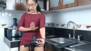 Sexy asiático travesti masterbate con largo polla