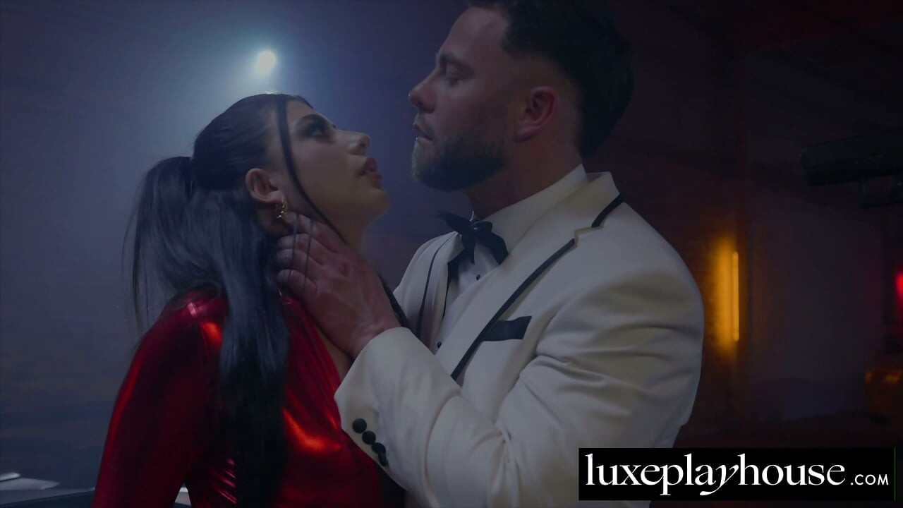 LUXEPLAYHOUSE Ultimate Baddies Vanna Bardot, Gal Ritchie And Scarlett Alexis Cum Hard During Intense Reverse Gangbang