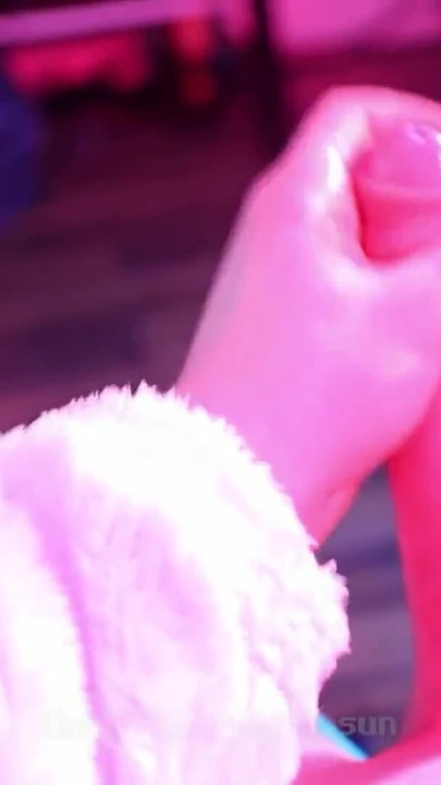Momento épico de "Femboy Cow-boy ordenha pau grande e arruina o orgasmo"