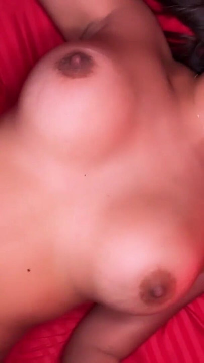 La latina colombiana caliente Caro London usa su juguete conmigo y me folla con su gran culo - povlatingirl | Clip 1