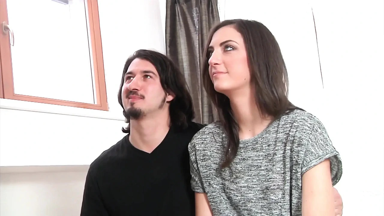 妻子操——男人看着妻子被操并手淫. 戴绿帽的硬性交!