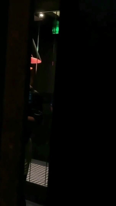 En italiensk fan fra Napoli snyder sin kæreste og går med til at få røvfuld som undskyldning !!! | Klip 1