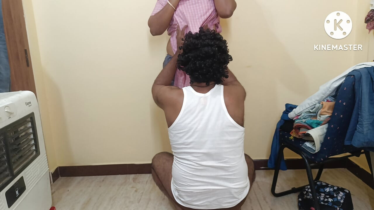 Симпатичная школьница сосет член учительницы