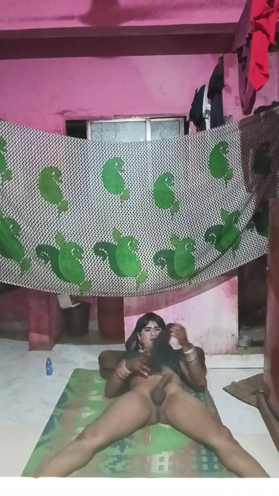 「Madhuri bhabhi aj land ka pani likali」の感動的な瞬間