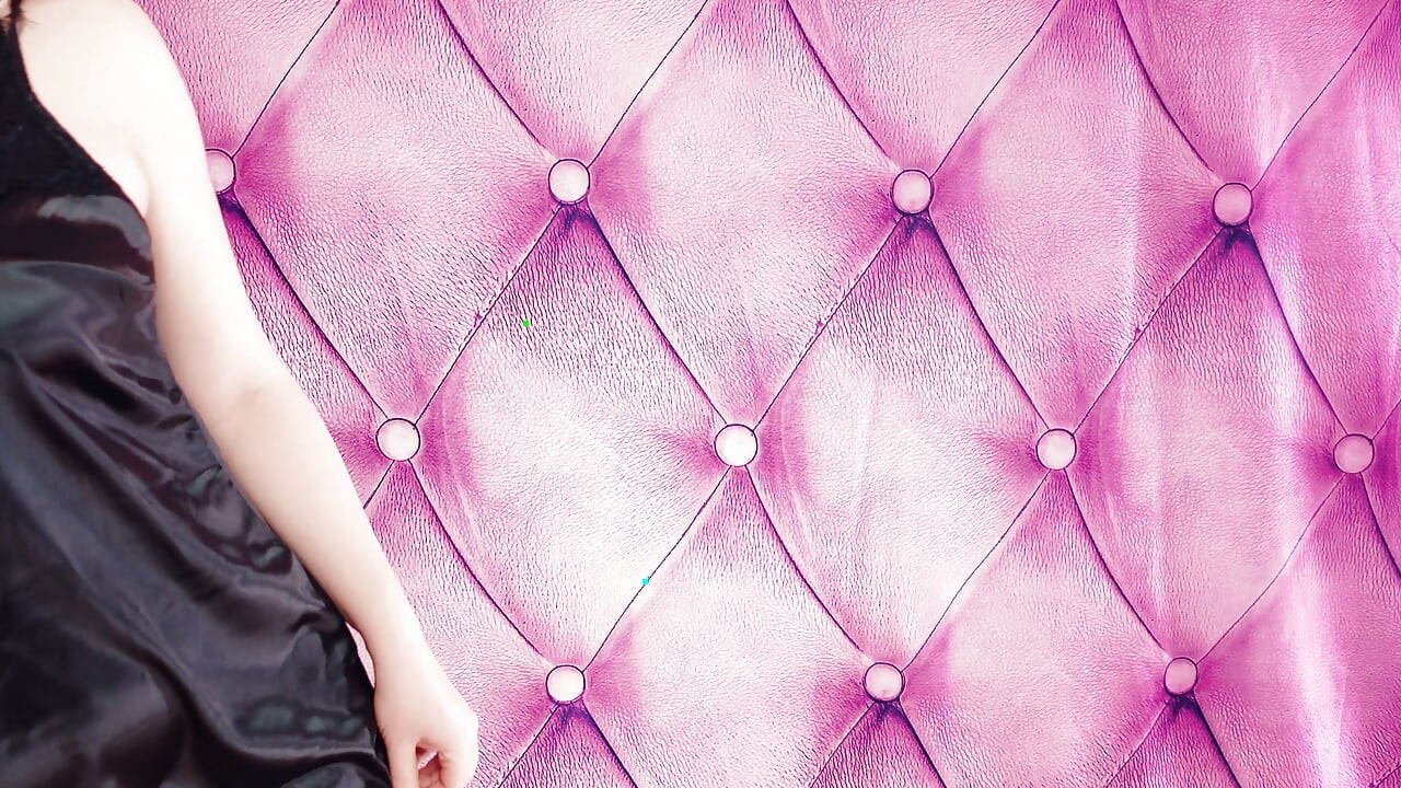 Proceso de selfie - Arya Grander con curvas calientes - entre bastidores y provocación en un abrigo de PVC brillante