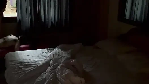 Karım gösteriş yapmayı seviyor.