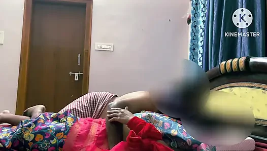 Omg! Молодая женщина была одна дома, пока ее мужа нет дома, и видел, что происходит дальше