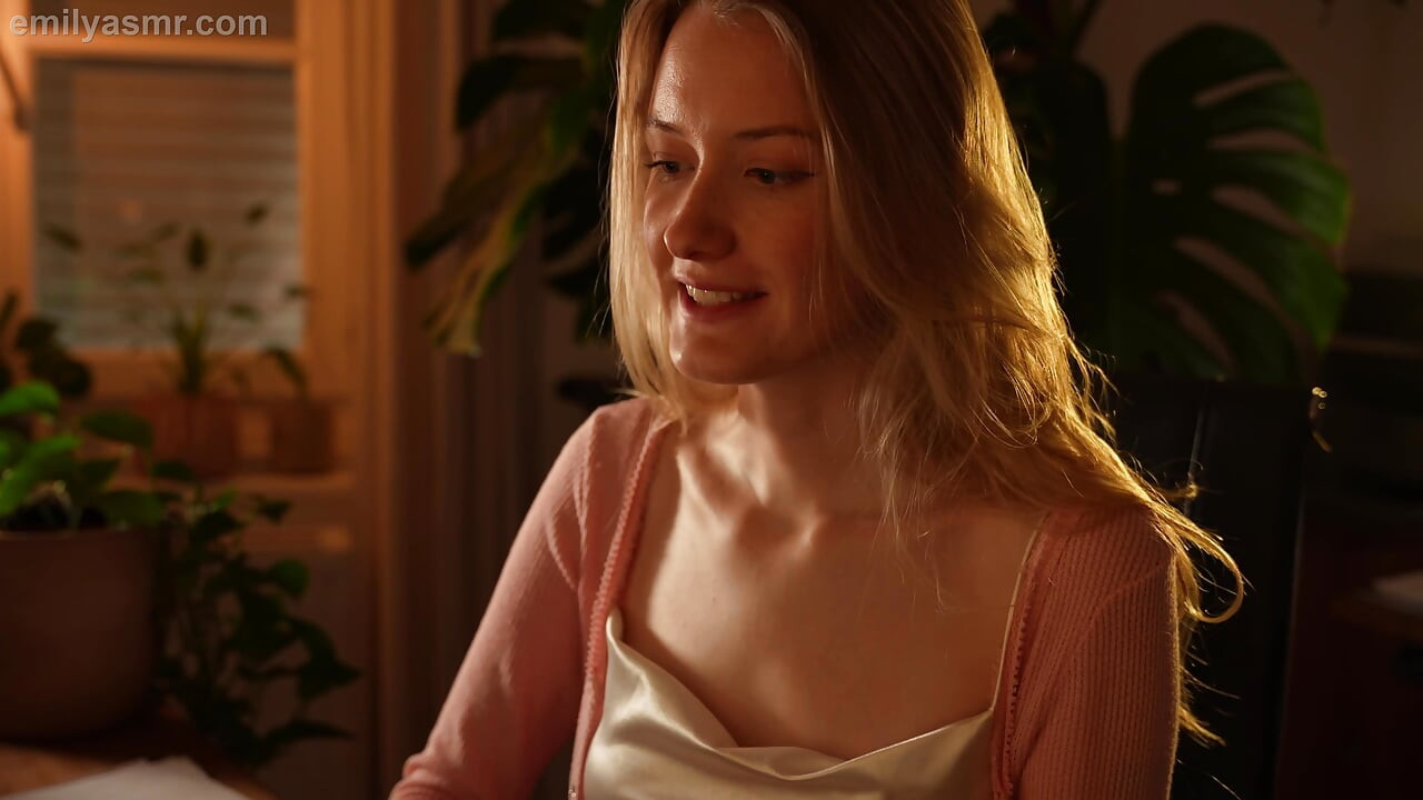 La entrevista de trabajo se pone caliente con la secretaria... - ASMR
