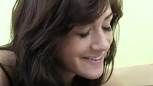 Lustvolle lesbische mädchen lieben es, sich zu lecken und zu befriedigen