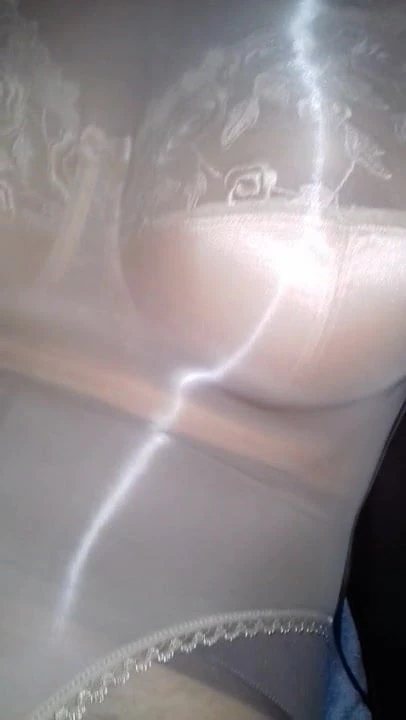Flashlight Shiny Body Gloss Tightd