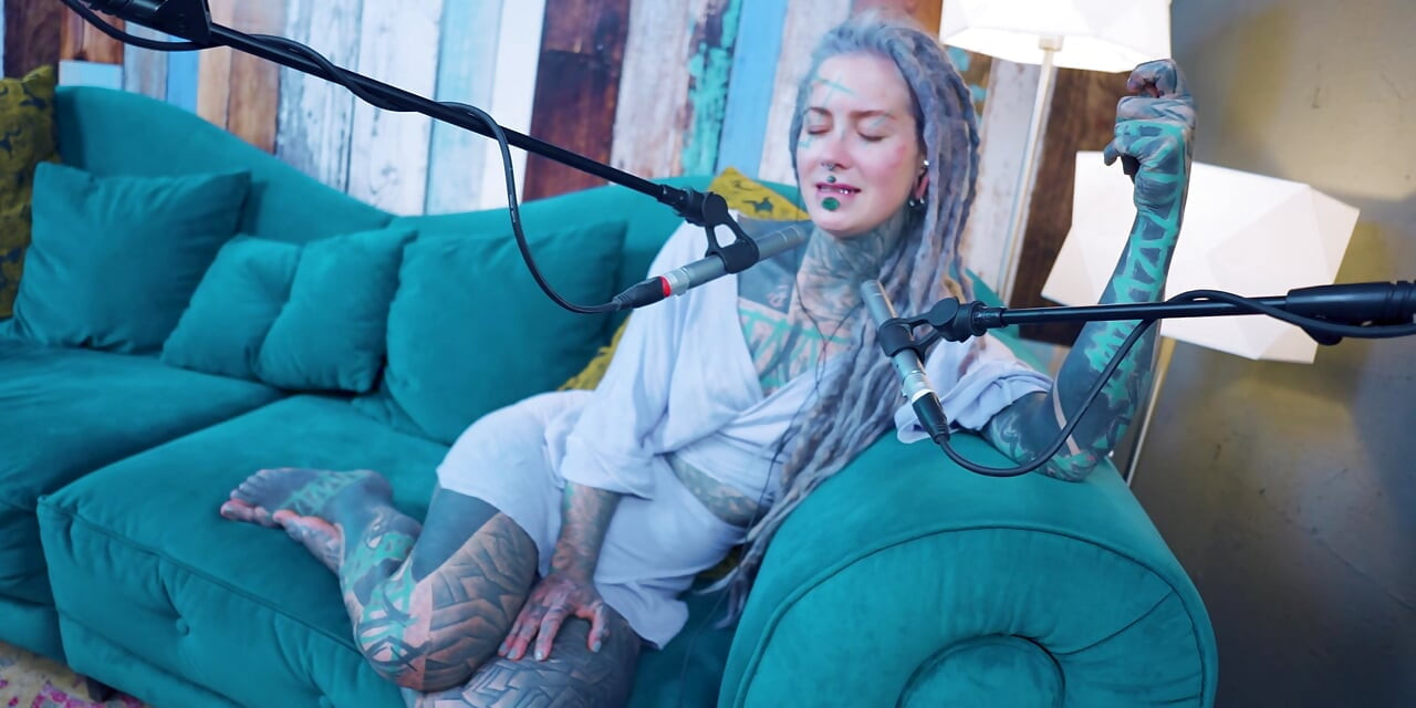 Eu falo sobre O - Overcome - asmr podcast SFW falando gótica magrinha menina dreadlocks tatuagem modelo tatuada menina