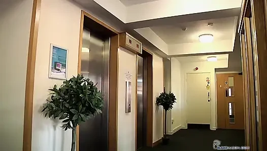Biraz ateşli ofis yarağı!