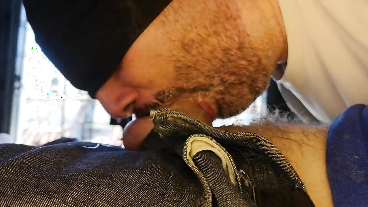 Playing with Deeptx1's Mouth and Feet