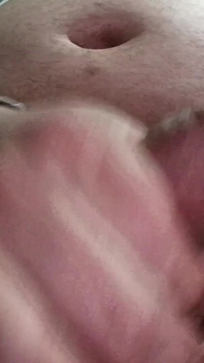 Biraz mastürbasyon yaparken sünnetim geri çekiliyor. | Klip 1