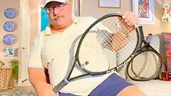 Il papà del tennis ha il più grande vivavoce alla fine! incredibile
