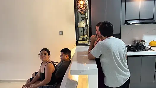 Kakak Tiri Saya Yang Panas Membantu Saya Dalam Terapi Mendalam