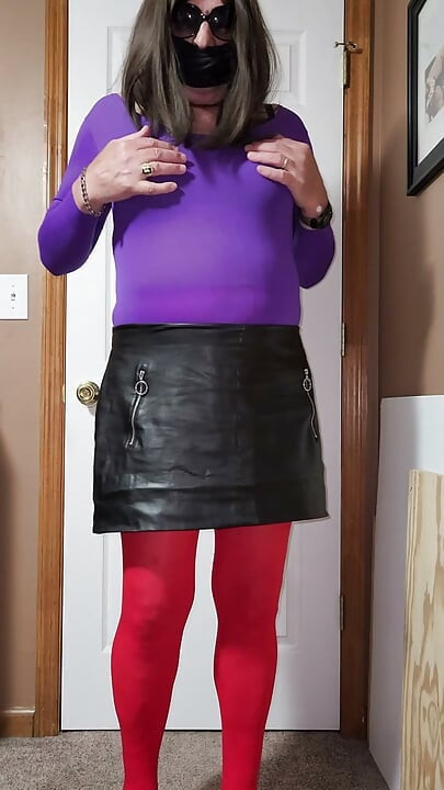 CD, pov, cums twice in my leather miniskirt and pantyhose.