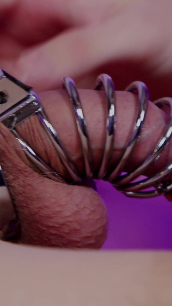 Mdf:: 嘲笑され、犯されたリアムは必死だ。