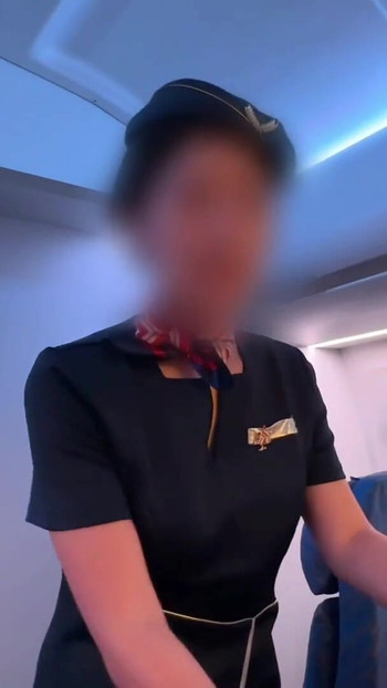 Seks Perkhidmatan pramugari. Blowjob dan pepek creampienya ditawarkan sebagai ganti makan(#386) | Klip 1