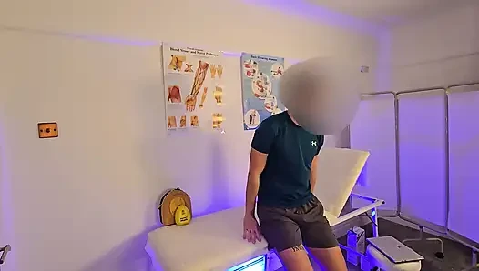 Suster inggris asli nyepong kontolku di klinik!