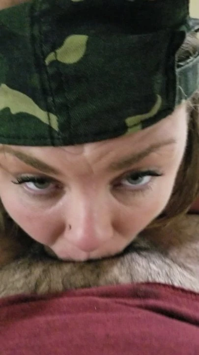 Snowbunny takes a throatpie