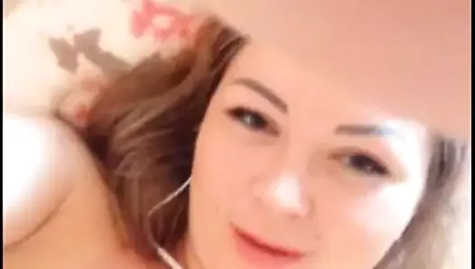 Skype, une MILF ukrainienne s'amuse