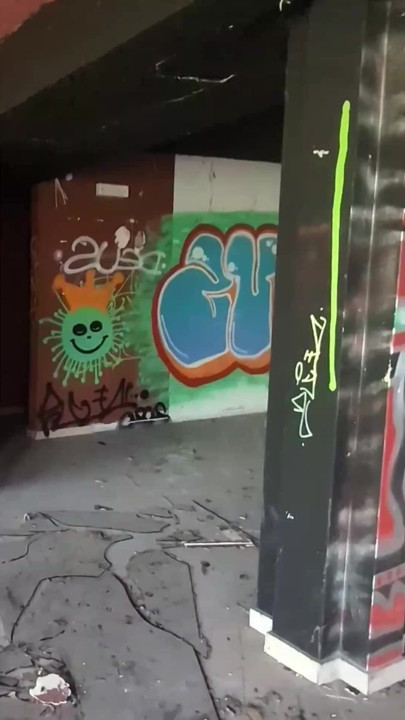 Stranger me mel RUIN abandoned