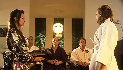Cewek cantik Asia ngentot kontol samurai