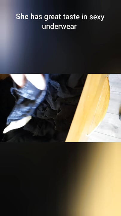 Pantie juega con tres bragas de clientes diferentes