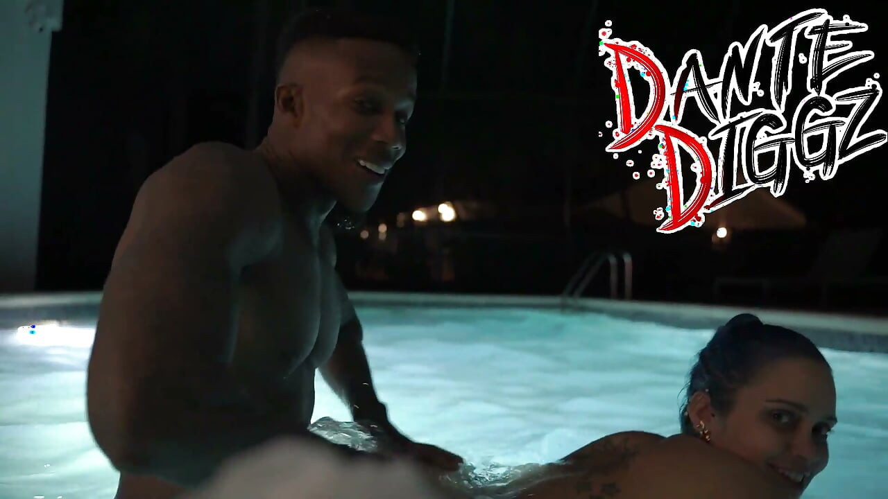 Latina BBC-freak Jenny picante geht zu einer Poolparty und wird am ende von 2 bbcs doppelt